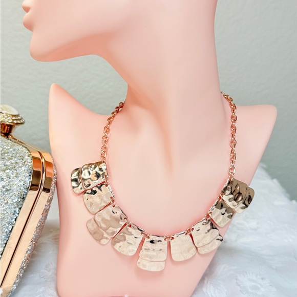 ⚜️ Elegant Rose Gold Necklace - Picture 4 of 6